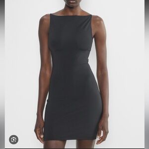 Aritzia original contour Svelte dress